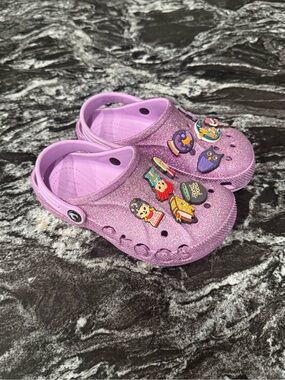 Crocs Purple Glitter with Hocus Pocus Charms Girls J2